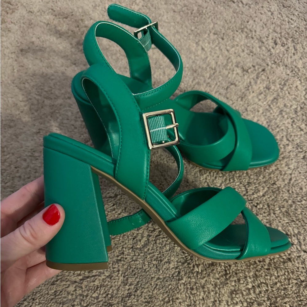 Kenneth Cole Lessie shoe GREEN